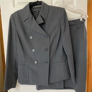 Anne Klein Wool blend size 10 dark gray skirt suit